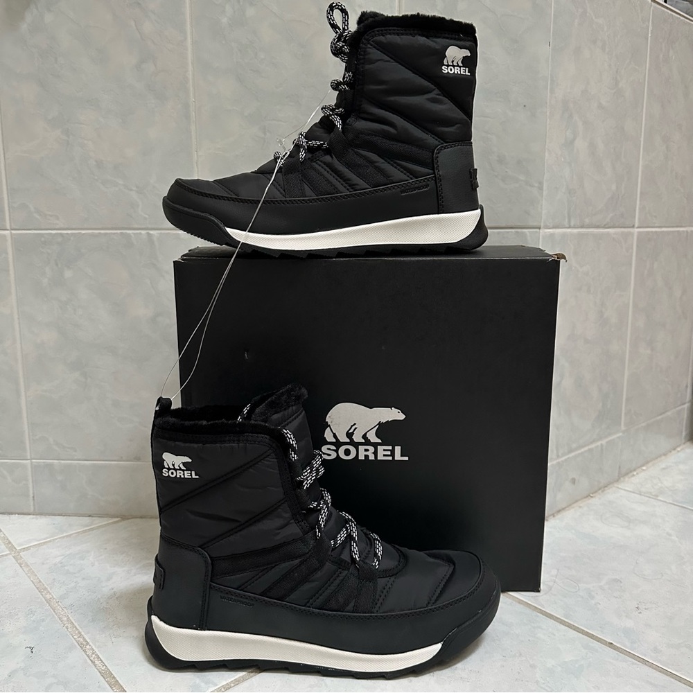 NWT Sorel Whitney II Short Lace Black Boot Size 8